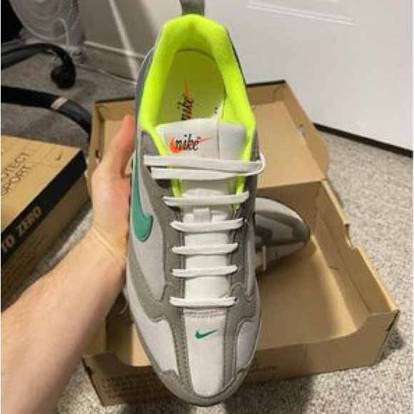 Nike Air Max Dawn “Olive Grey Malachite” - Picture 3 of 7